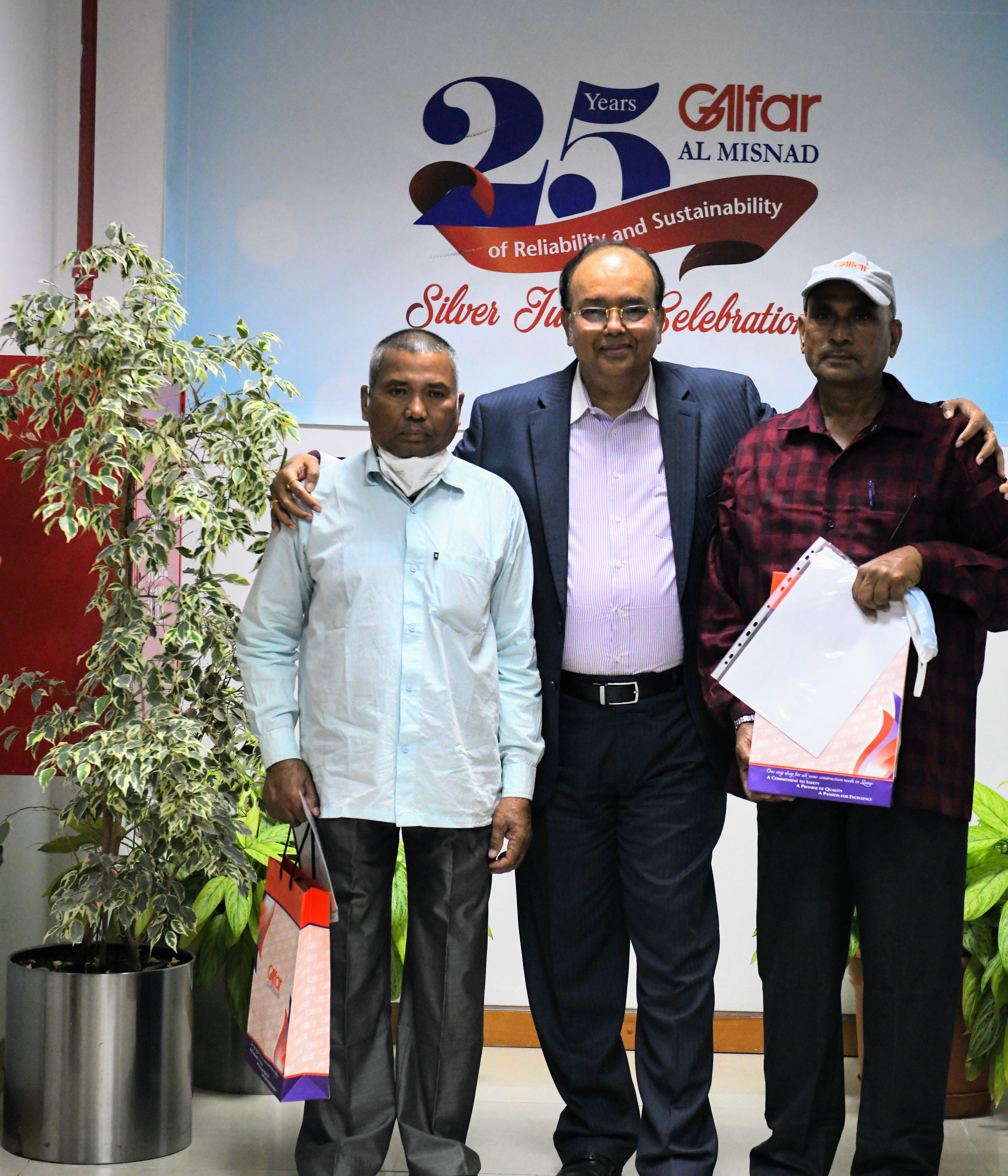 Galfar Al Misnad Felicitates Employees With 25 Years of Service